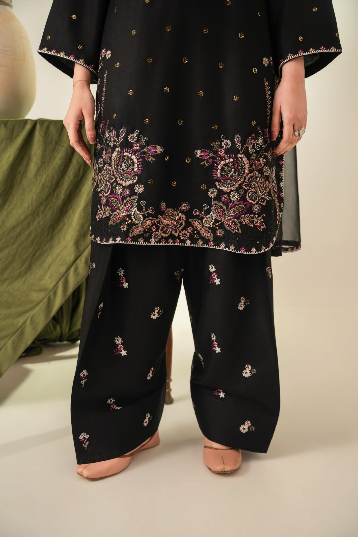 ZARQA EMBROIDERED 3PC (FARSHI) Raj Kumari Collections