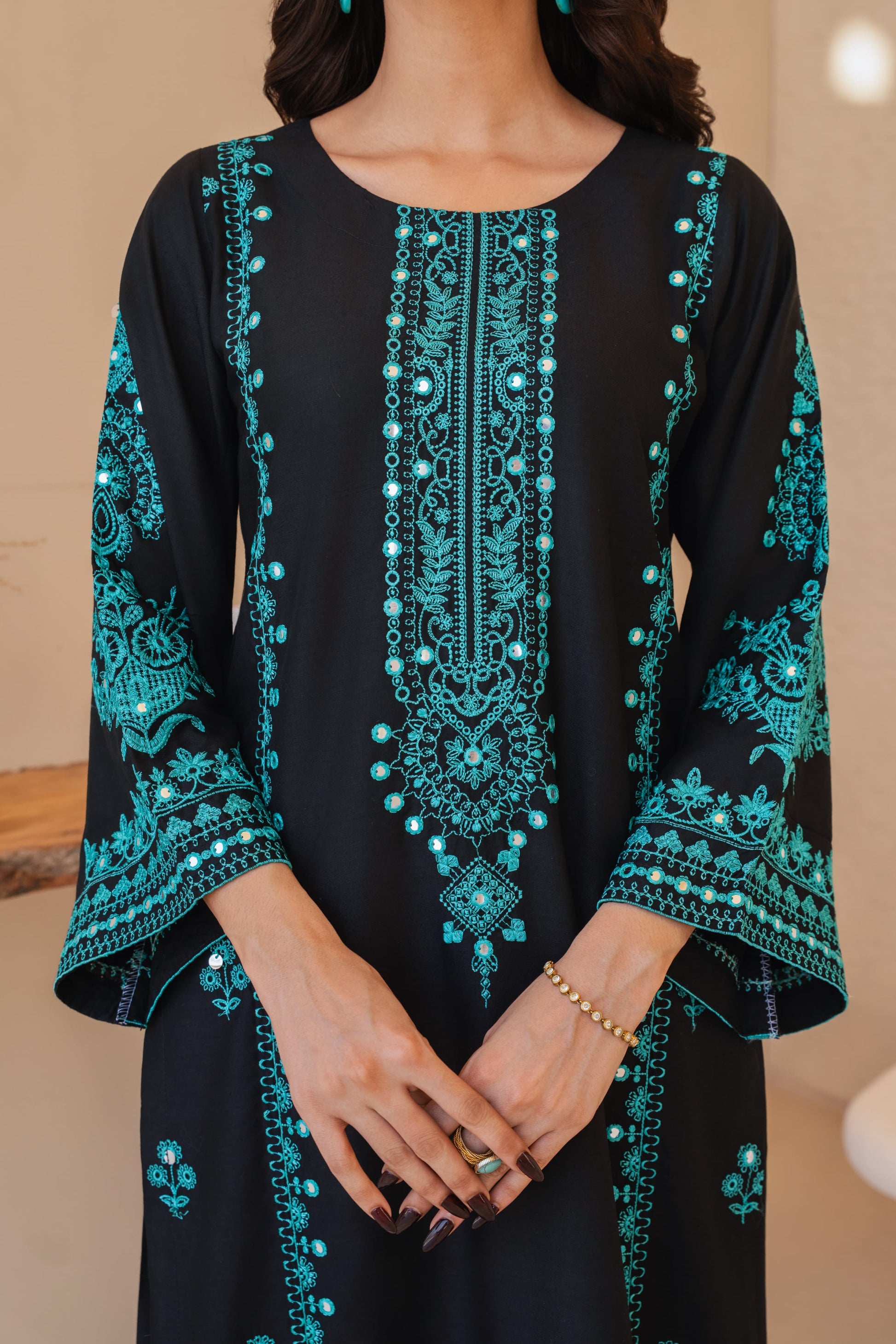 W I N T E R C O L L E C T I ON *PAK LIBAS* *SERENA EMBROIDERY 2PC (9MM WORK) Comfit Wears