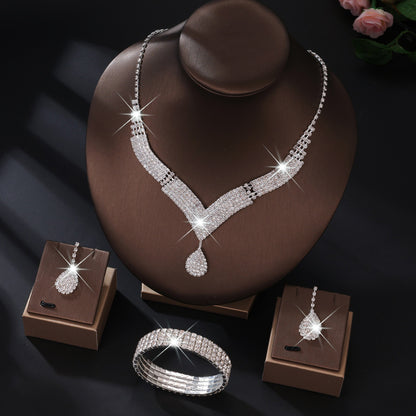 HIGH-QUALITY NECKLACE