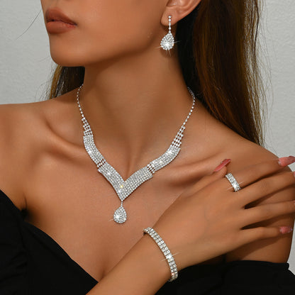 HIGH-QUALITY NECKLACE