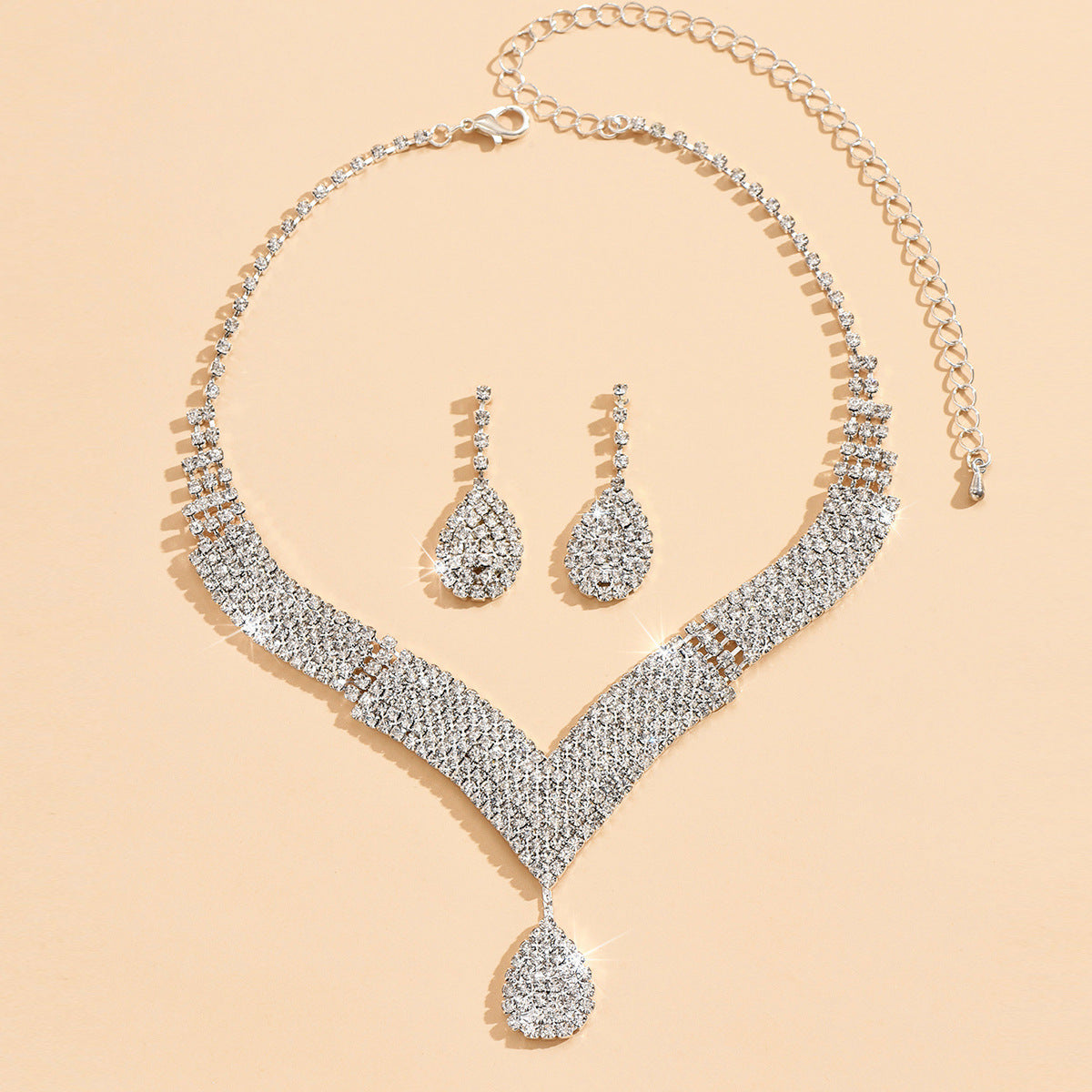 HIGH-QUALITY NECKLACE