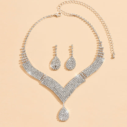 HIGH-QUALITY NECKLACE